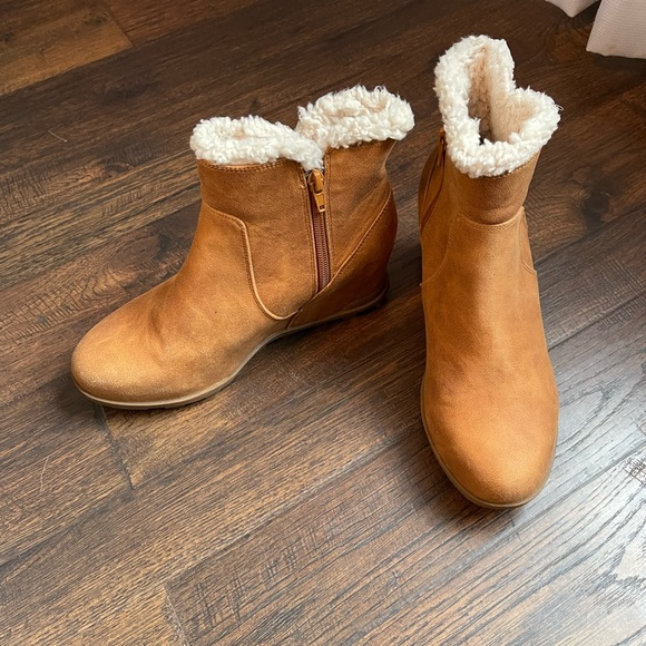 Yellow Box wedge lined boots - Picture 4 of 8